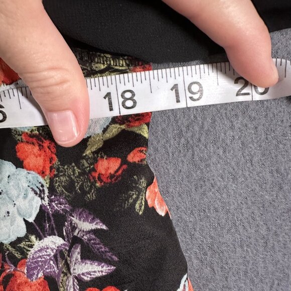 BCBGMaxazria Tops Womens Small Lot of 2 Blouses Floral Solid Short Sleeve - Picture 6 of 16